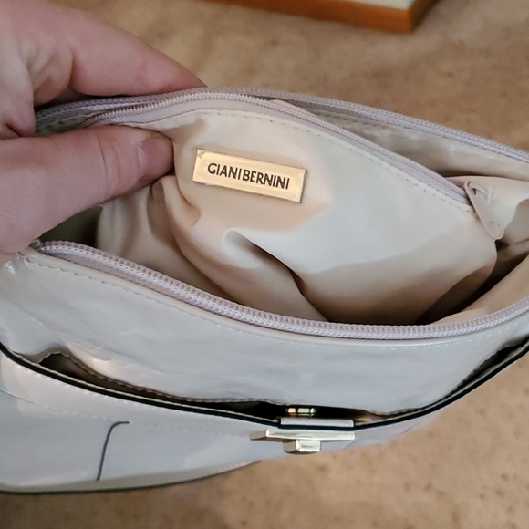 Giani Bernini Cream Crossbody Bag - Picture 3 of 3